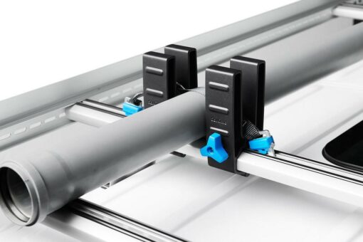 Neues Zubehör für Dachträger TopSystem: Heckleiter, Aluminium-Laderohr und flexibler Ladungsbegrenzer erleichtern Transport