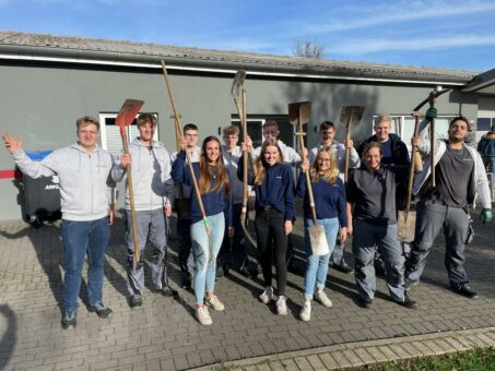 Gärtnern für den guten Zweck am Social Day: technotrans-Azubis unterstützen Freckenhorster Werkstätten