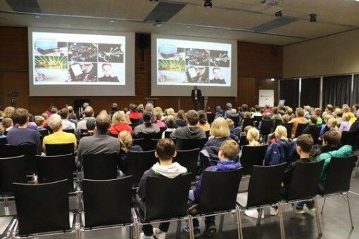 explorhino lädt ein zur Kinder-Uni: E-Motion Rennteam