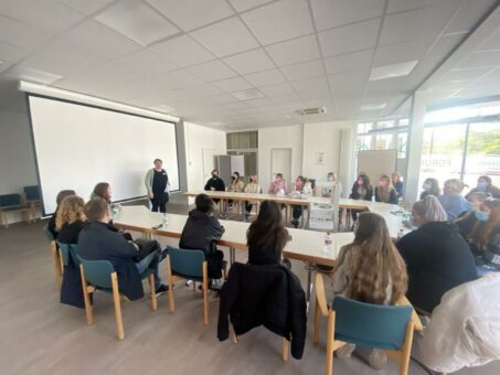 Angehende Pflegekräfte aus sechs Ländern informierten sich in Asklepios Harzklinik Goslar