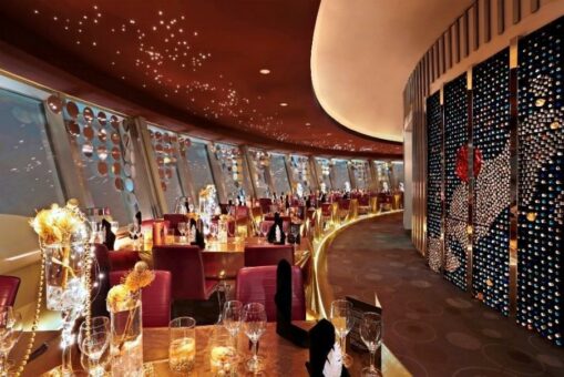 Weihnachten auf höchstem Niveau – Restaurant „Sphere“ auf dem Berliner Fernsehturm lockt mit knuspriger Ente, Rotkohl & Co.