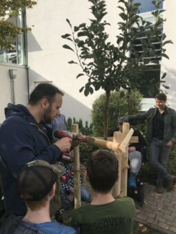 Landenberger Schule bekommt einen Apfelbaum geschenkt!