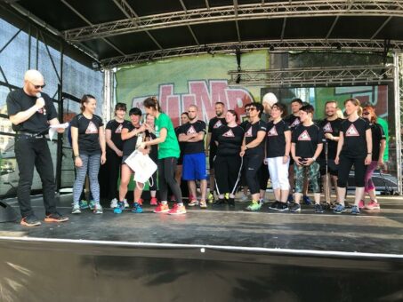 Erneut erfolgreich: Team Toskanaworld belegt dritten Platz beim T-Shirt-Wettbewerb des RUN-Unternehmenslaufs