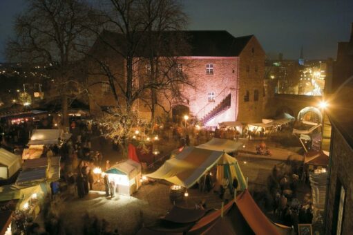 Broicher Schlossweihnacht: Mittelalterliches Ambiente mit Krippenspiel