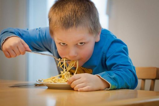 Richtig essen, von Anfang an: Hilcona Foodservice Konzept fit@school startet in Polen