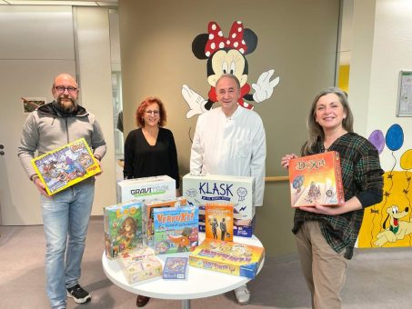 Herbstmarkt unter Freunden sorgt für Spielealarm in der Kinderklinik des Sana Klinikums Hof