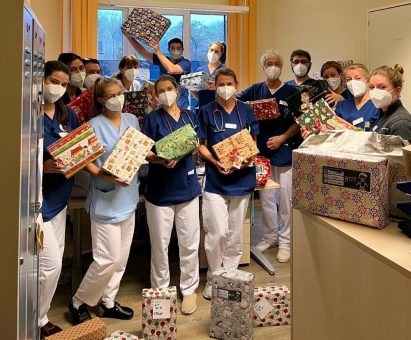 Helios Kinderklinik: Weihnachtsüberraschung „im Schuhkarton“ für kleine Patient*nnen