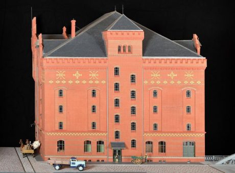 Neue Attraktion im Speicherstadtmuseum Hamburg: Ein nach historischen Plänen gestaltetes Modell eines Speichers veranschaulicht den Lagerbetrieb und den Warenumschlag im Hamburger Hafen vor dem Zweiten Weltkrieg