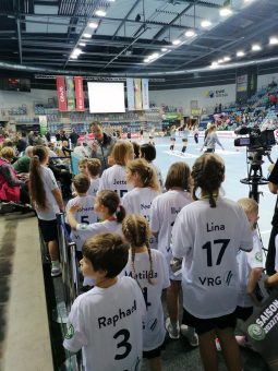 VRG engagiert als „Sponsor of the day“ bei siegreichen VfL-Handball-Frauen