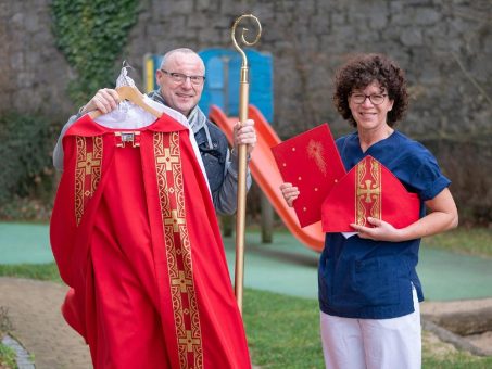 Ein Nikolausgewand für die Missio Kinderklinik