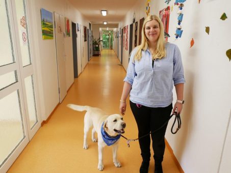 Therapiehund unterstützt Norder Psychiatrie