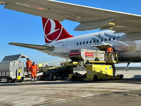 Hilfsgüterflug in die Türkei: Airport Nürnberg unterstützt Versorgung der Erdbebenopfer