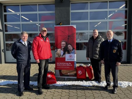 Feuersozietät unterstützt den Landesfeuerwehrverband Brandenburg e.V. mit Schwimmsaugern