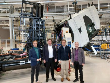 Bundestagsabgeordneter Matthias Gastel zu Gast am Iveco Group Standort Ulm