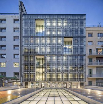 Solarstrom am Gebäude doppelt nutzen: Auf Dach und Fassade