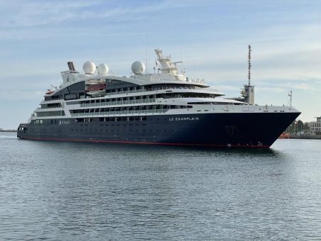 Kreuzfahrtschiff „Le Champlain“ der Reederei Compagnie du Ponant erstmals in Rostock