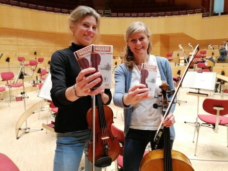 Essener Philharmoniker verkaufen Schokolade zugunsten der Initiative „Orchester des Wandels“