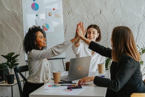 Vier Tipps für den Sommer im (Home-)Office