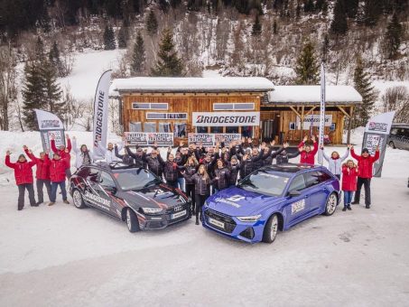 Im gemeinsamen Winter-Fahrtraining auto motor und sport und Bridgestone stehen Sicherheit und präzise Kontrolle im Fokus