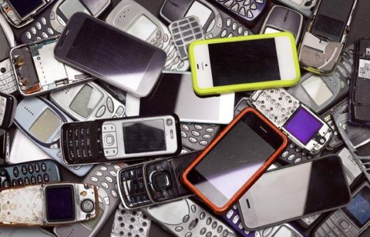 Aktuelle Verbraucherfrage: Wohin mit dem alten Handy?