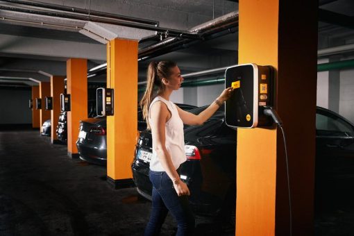 eMobility Dienstleister reev baut Angebot für die Wohnungswirtschaft aus und bietet nun skalierbare Ladeinfrastruktur für alle Bedarfsfälle