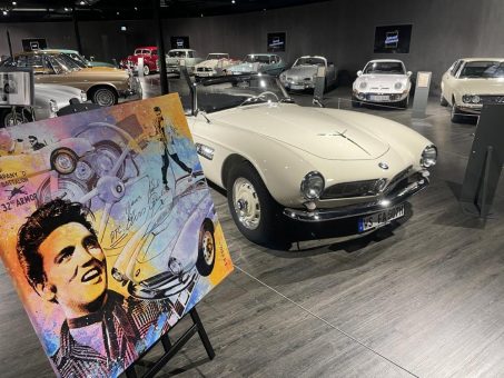 „BERND LUZ – PopArt-Ausstellung „Automotive Art – Deutsche Automobilgeschichte pur“ im EFA Mobile Zeiten in Amerang