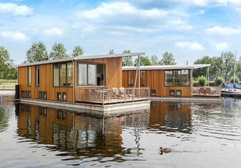 Glamping auf dem Wasser: Hausboot-Urlaub liegt im Trend