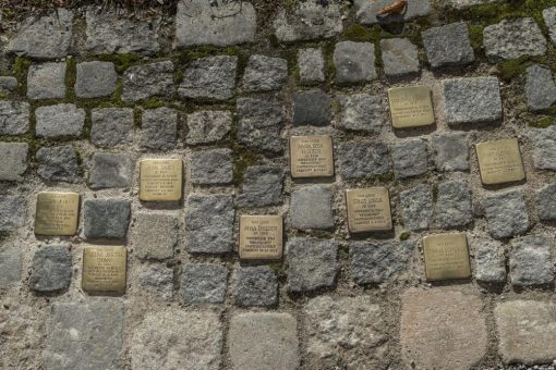 Stolpersteine vor Kloster Irsee