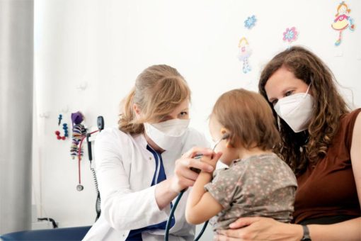 Verträge zur molekularen Krebsdiagnostik für Kinder mit mehreren Krankenkassen abgeschlossen