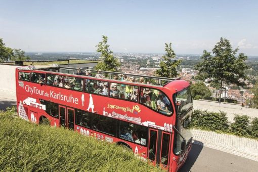 Mit großer Vorfreude erwartet: Der rote Doppeldeckerbus ist zurück aus der Winterpause