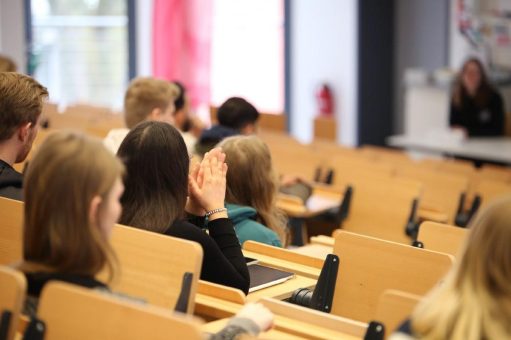 Erstsemesterbegrüßung: 225 Erstsemester feiern den Beginn ihres Studiums an der TH Lübeck