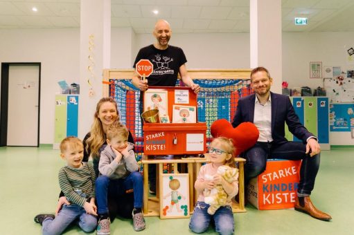 Volkswohnung bringt Starke Kinder Kiste in die Kita Burgpiraten