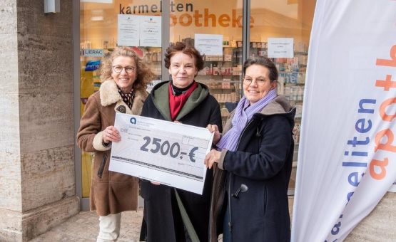 Tolle Spende in schwierigen Zeiten: Karmeliten-Apotheke erlöst 2.500 Euro für die Missio Kinderklinik