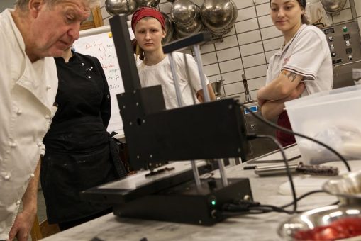 Wenn der Schoko-Topper aus dem Drucker kommt