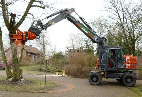 Mobil bei der Baumpflege