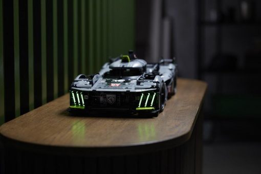 Der Countdown läuft: Der neue LEGO® Technic™ PEUGEOT 9X8 ist eine Hommage an das Hypercar