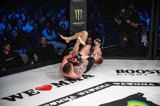 Kevin Enz gewinnt spektakulären MMA-Kampf gegen Robert Dmitrus