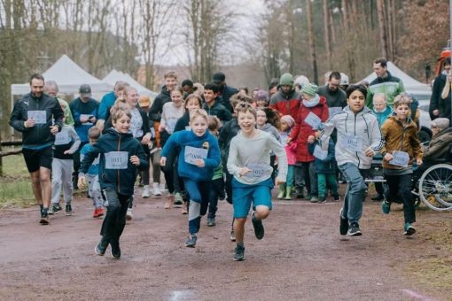 53 Läuferinnen und Läufer starteten beim Waldlauf für den guten Zweck