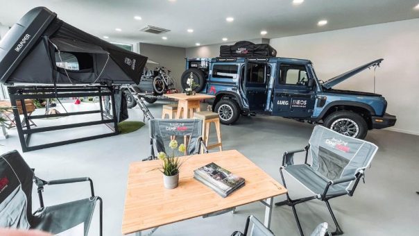 LUEG und CAMPWERK starten Partnerschaft: Neu eröffnete Lounge präsentiert Dachzelte und INEOS Grenadier als starkes Team für Offroad-Camper