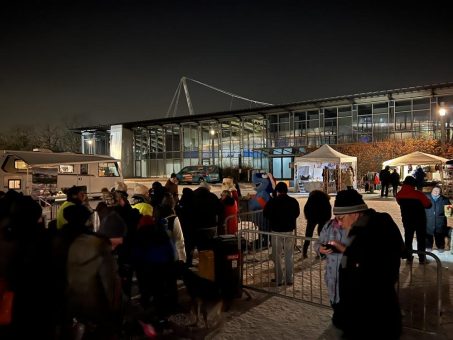 5. Karlsruher Hundeweihnachtsmarkt auf dem Vorplatz des Europabades Karlsruhe: Tierisches Vergnügen für Mensch und Hund