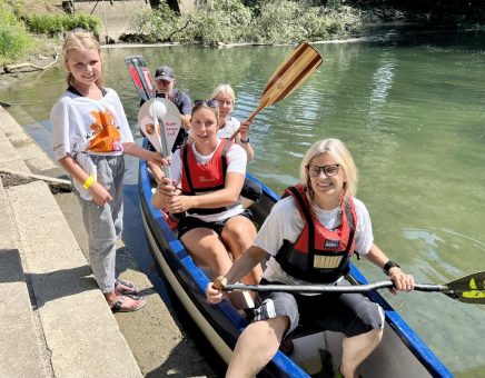 Fackelübergabe im Rheinstrandbad