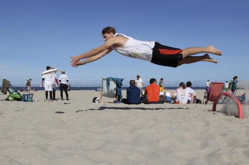 Fliegende Scheiben in Warnemünde: 24 Teams wollen Deutscher Meister im Ultimate Beachfrisbee werden