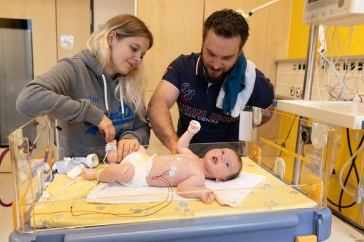 Emil lebt: Erste ECMO-Lungenersatztherapie bei Neugeborenem am Leipziger Universitätsklinikum erfolgreich