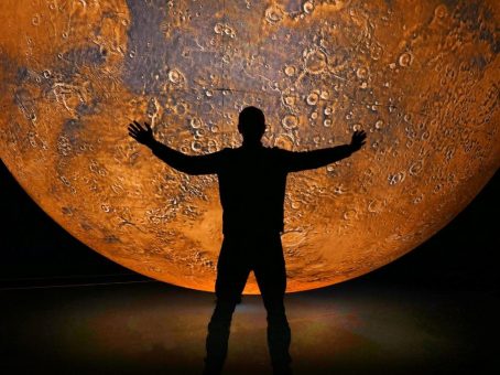 Nach Mond & Erde kommt der Mars nach Halle: Auftakt für Deutschlandtour Mars-Installation in Halle am Planetarium und in der Moritzkirche