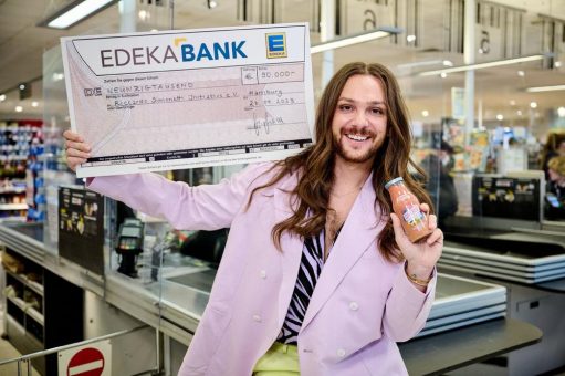 All in Fruits “Diverse Früchtchen“: EDEKA-Verbund spendet 90.000 Euro an Riccardo Simonetti Initiative