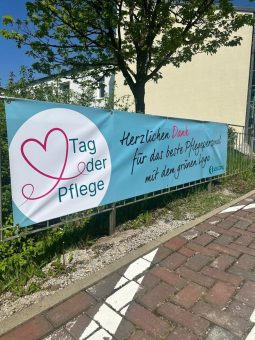 Mit Muffins und Waffeln: Herzlichen Dank für den großen Einsatz zum Wohle der Patient:innen!