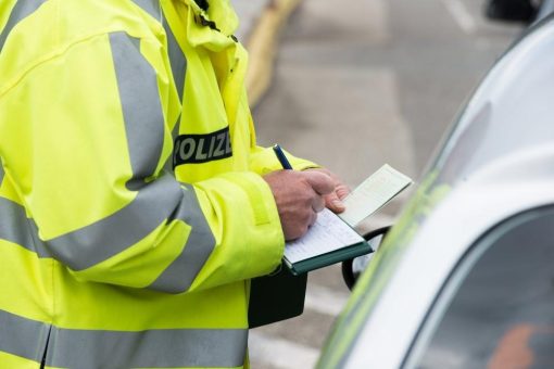 Hohe Bußgelder für Raser und Falschparker: Gerechtfertigte Strafe oder überzogene Maßnahme?