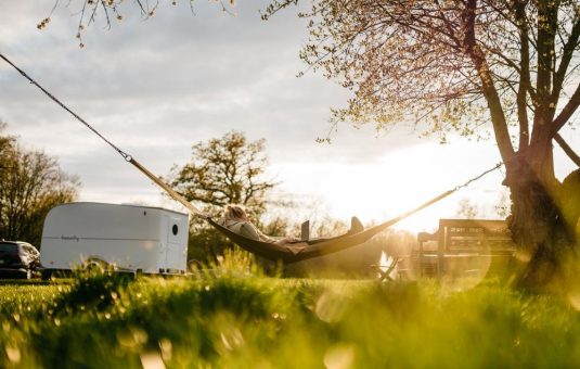 Home-Office im Grünen: Workations für Naturliebhaber im Hinterland