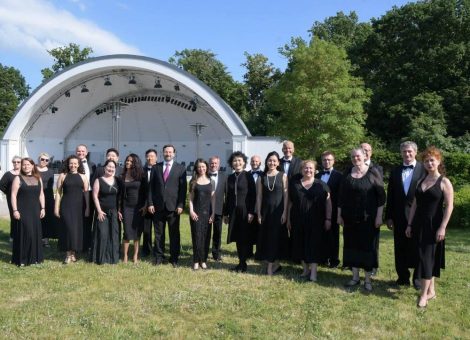 Auf Chorweltreise im Kurhausgarten: Volkstheater gastiert in Warnemünde