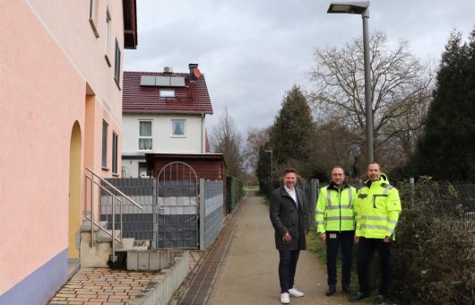 Straßenleuchten reagieren auf Bewegung